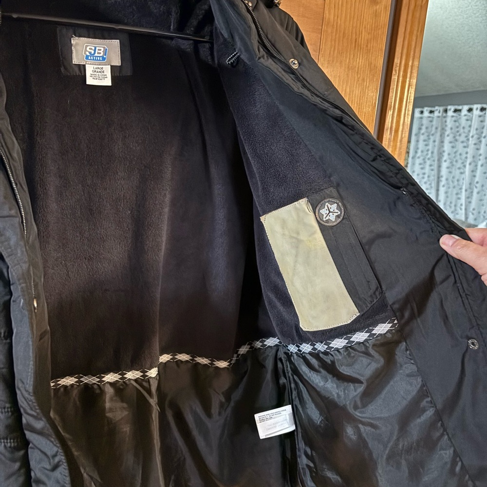 Like New Women’s Black winter jacket. Detachable hood.size large - Picture 5 of 9